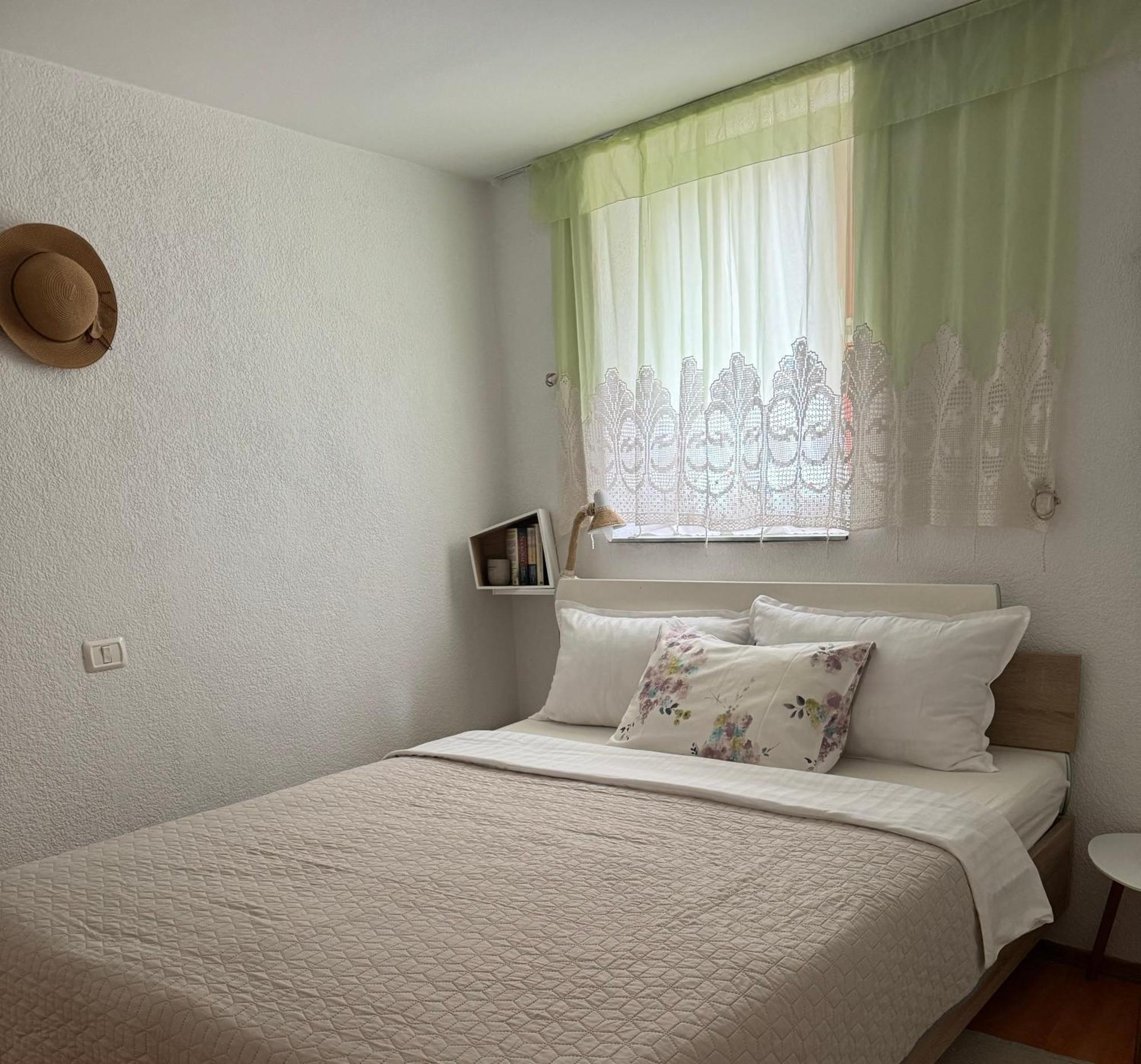 Cozy Holiday Apartment Изола Екстериор снимка